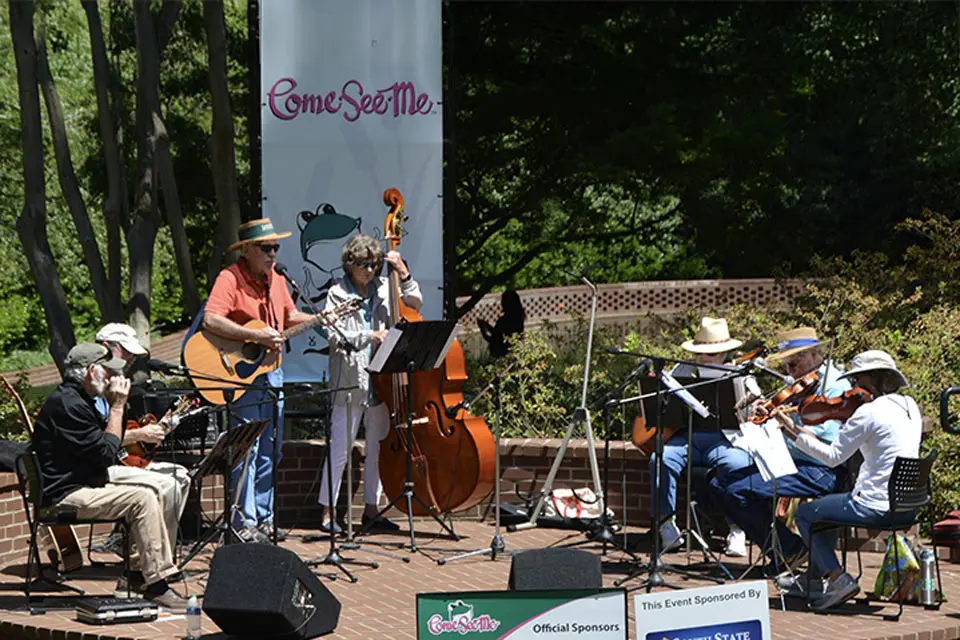 Glencairn-Garden-Entertainment-2